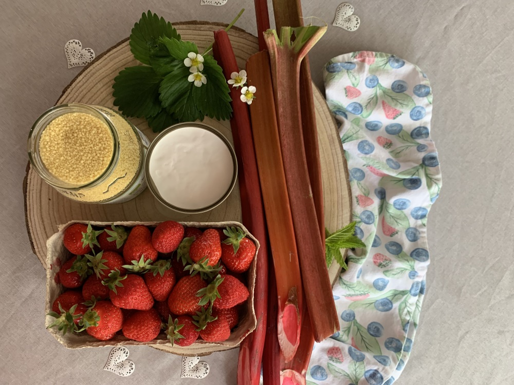 Couscous mit Erdbeer-Rhabarber-Kompott | WINO Biolandbau: Bio ...